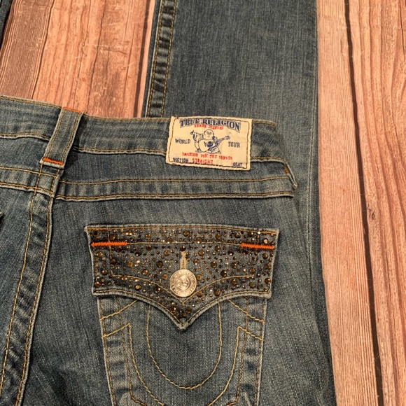 True Religion Slim Straight jeans size 25
Inseam 33-34”
98% cotton 2% Spandex - Picture 9 of 11